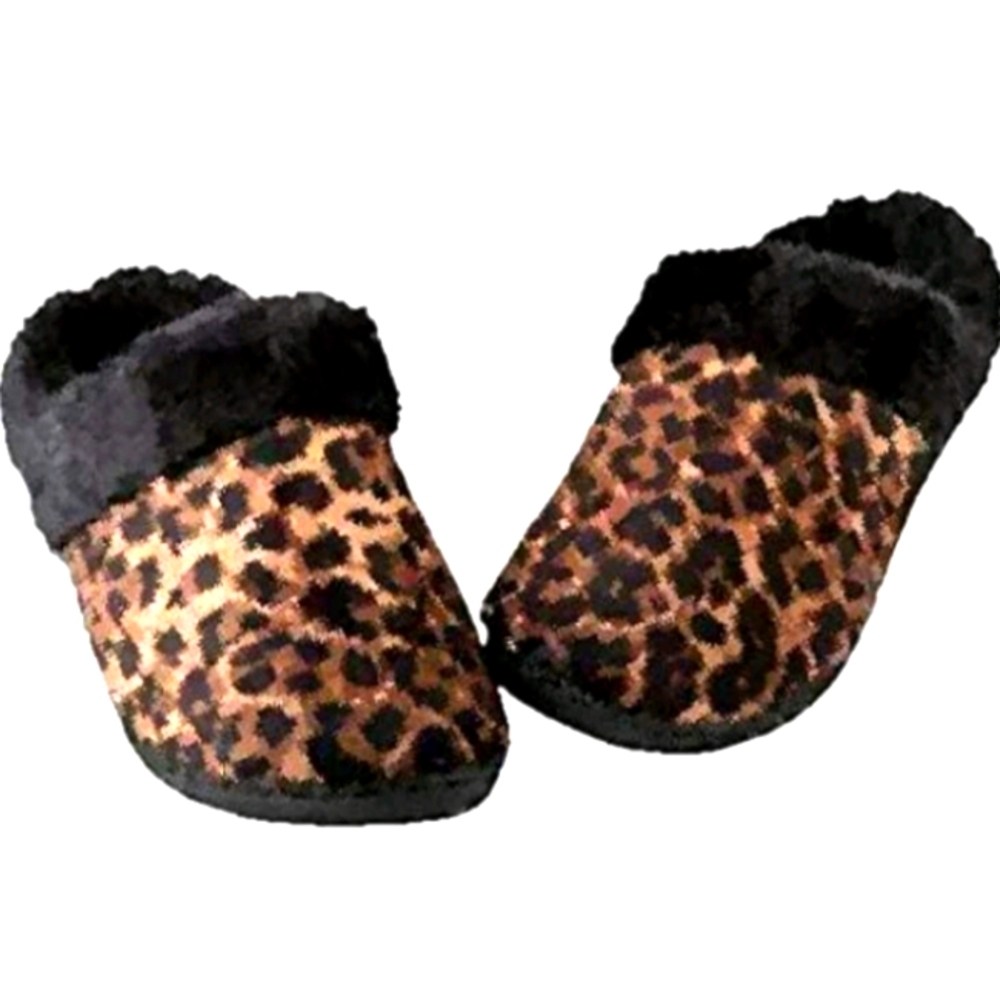 NWOT Leopard Print Fuzzy Slippers Sz 9